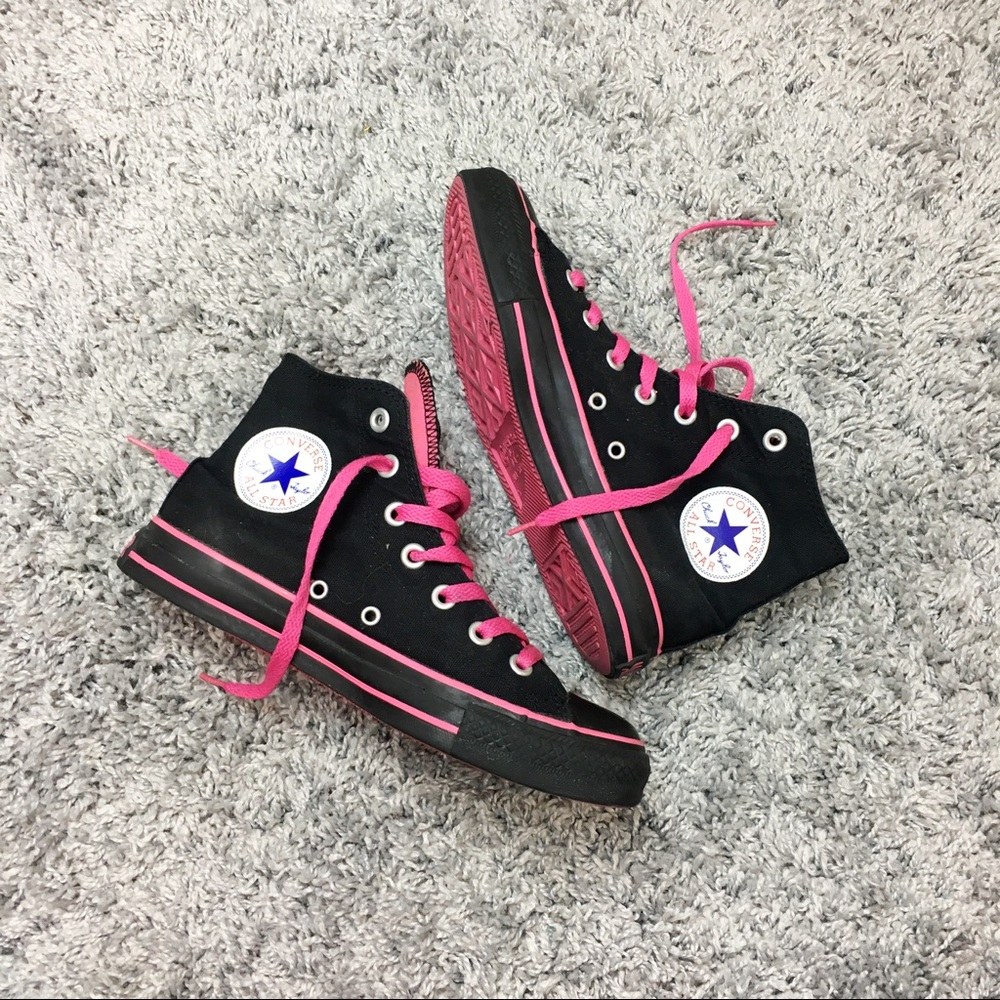High Top Converse Chuck Taylor (Black & Hot pink)